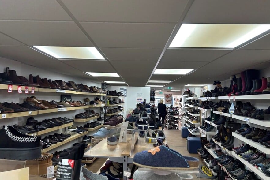 9 Brook St, Tavistock for sale - Interior Photo - Image 2 of 4