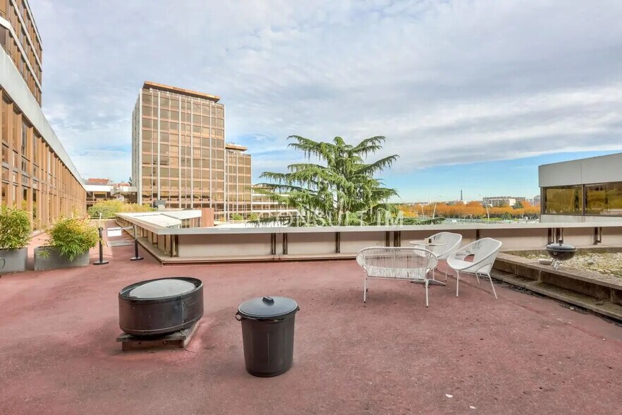 Bureau dans Saint-Cloud à vendre - Photo du bâtiment - Image 3 de 9