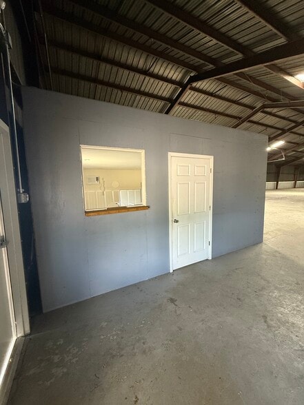 2717 28th North Ave Portfolio portefeuille de 2 propriétés à vendre sur LoopNet.ca - Photo du bâtiment - Image 2 de 7