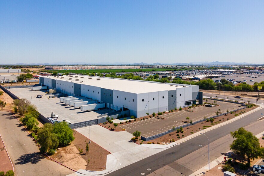 4450 N 45th Ave, Phoenix, AZ à louer - Photo du bâtiment - Image 3 de 11