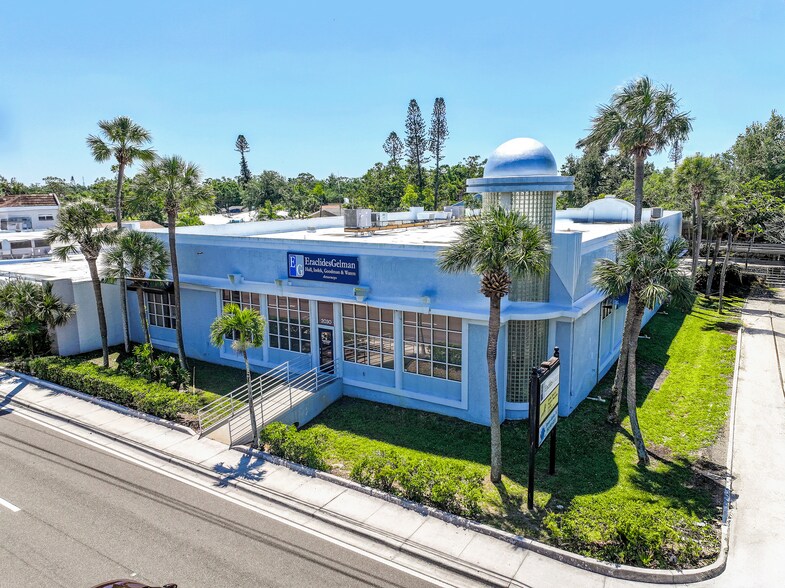 2030 Bee Ridge Rd, Sarasota, FL à vendre - Photo du bâtiment - Image 2 de 29