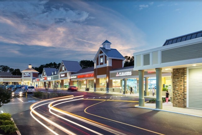 Plus de détails pour 5204 Port Royal Rd, Springfield, VA - Commerce de détail à louer