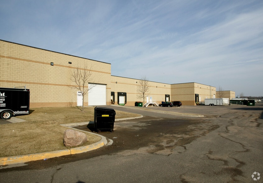 2959-2995 Water Tower Pl, Chanhassen, MN for lease - Building Photo - Image 2 of 5