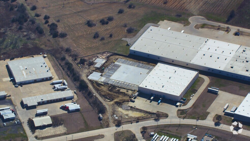 303 Metro Dr, Terrell, TX à louer - Vidéo aérienne - Image 2 de 8