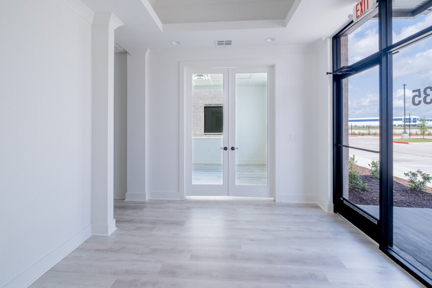 30625 Kingsland Blvd, Brookshire, TX for lease - Building Photo - Image 3 of 8