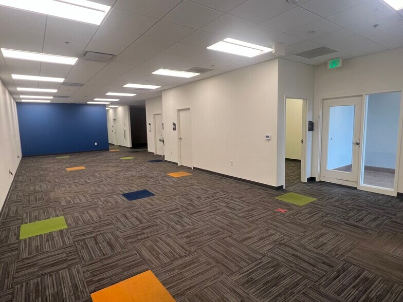 870 W Robinson Dr, North Salt Lake, UT for lease - Building Photo - Image 2 of 13