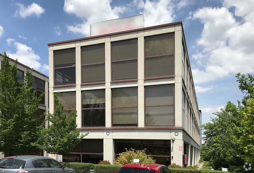 Calle López Santos, 2, Las Rozas de Madrid, Madrid for lease - Building Photo - Image 2 of 24