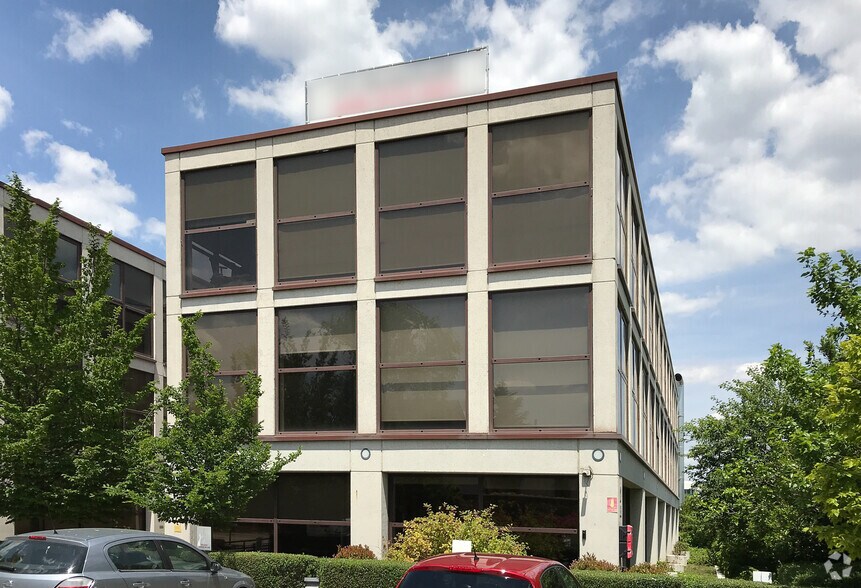 Calle López Santos, 2, Las Rozas de Madrid, Madrid for lease - Building Photo - Image 2 of 24