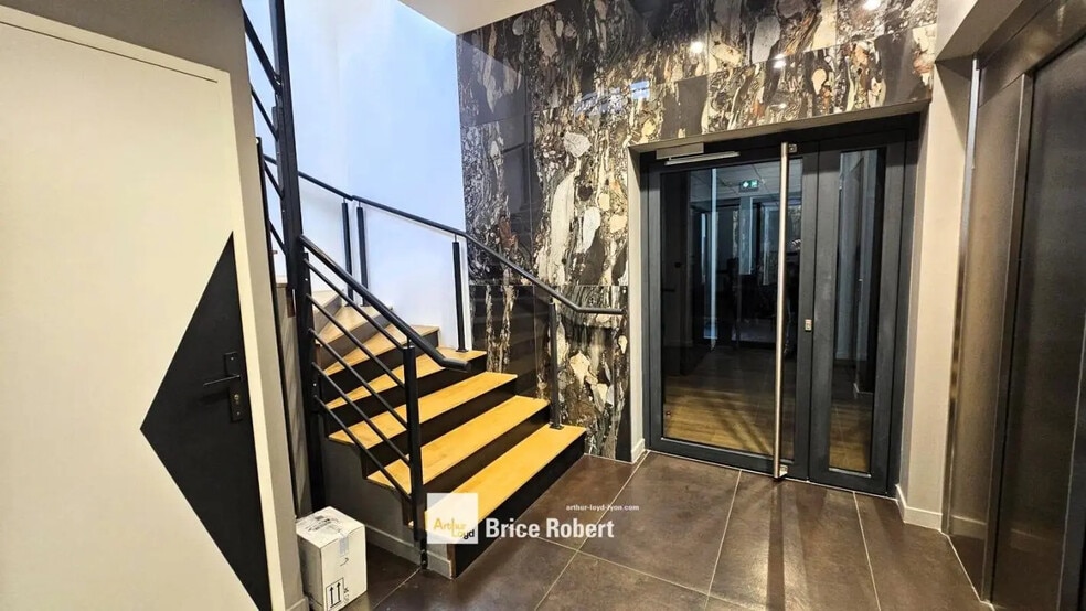 250 Rue Hélène Boucher, Rillieux-la-Pape à louer - Hall d’entrée - Image 2 de 7