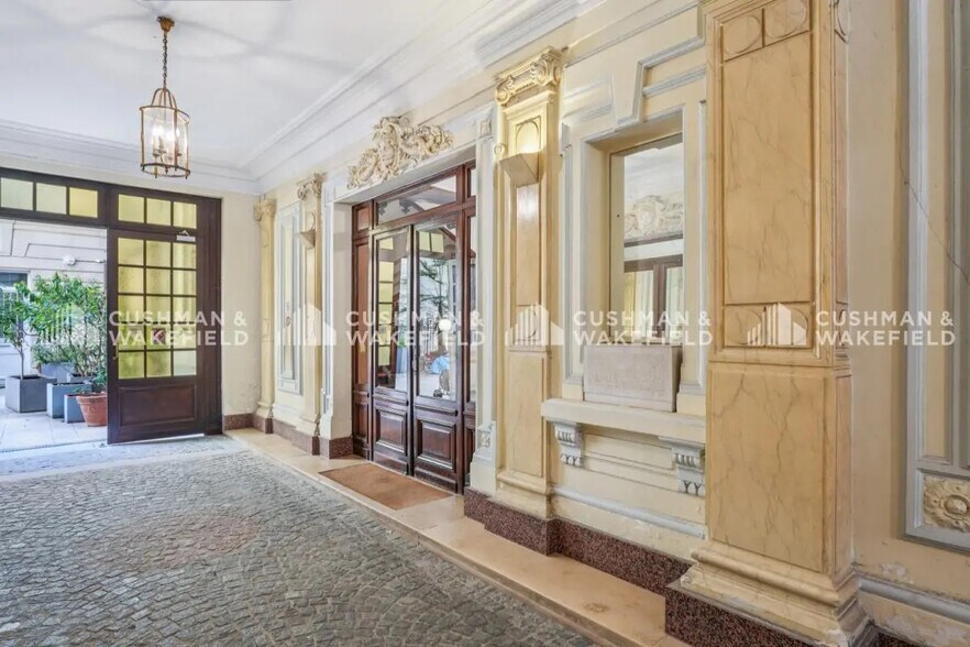 10 Rue De La Trémoille, Paris à vendre - Photo du bâtiment - Image 3 de 22