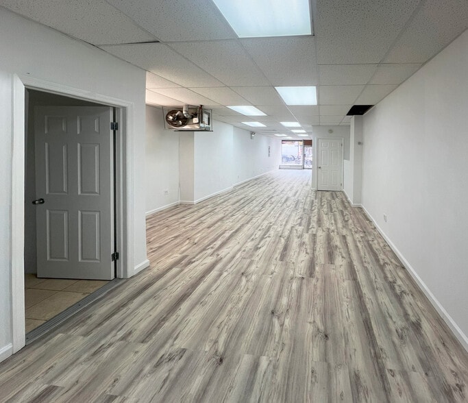 767 Grand St, Brooklyn, NY for lease - Interior Photo - Image 3 of 4