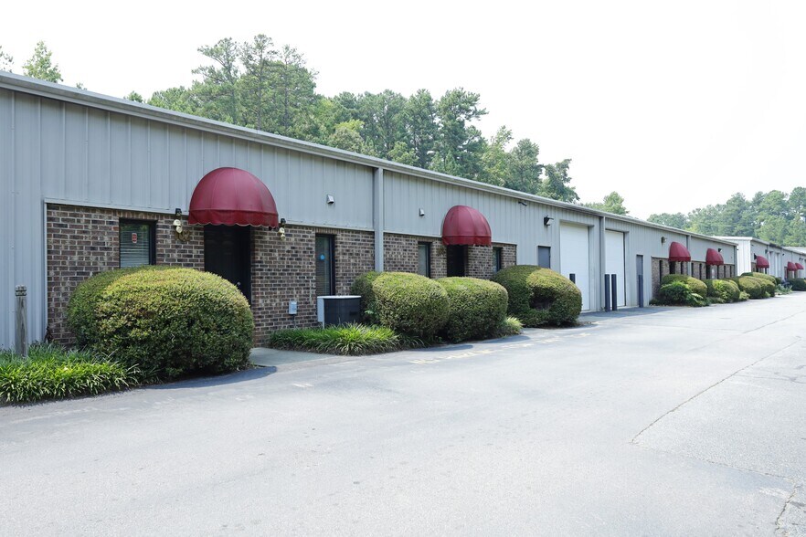 4122 B Bennett Memorial Rd, Durham, NC à louer - Photo du bâtiment - Image 2 de 24