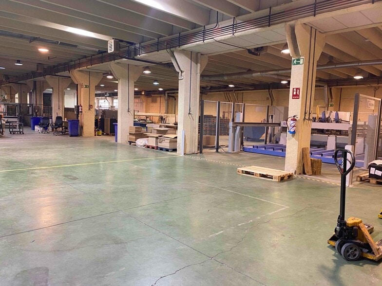 Industriel dans Arganda del Rey, Madrid à vendre - Photo du bâtiment - Image 2 de 19