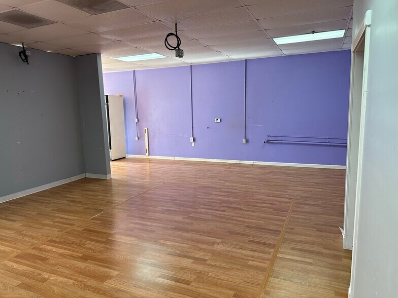 241-249 W Pacheco Blvd, Los Banos, CA à louer - Photo intérieure - Image 3 de 10