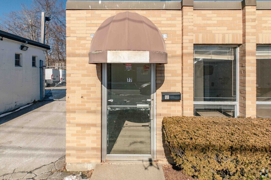 77 Felton St, Waltham, MA à louer - Photo du bâtiment - Image 3 de 6