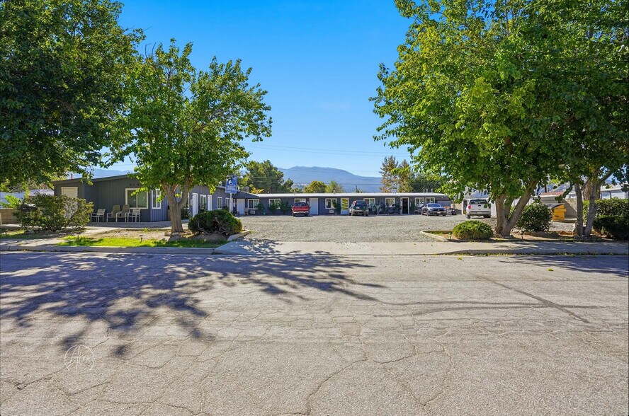 2100 Crestview Ave, Lake Isabella, CA à vendre - Photo du bâtiment - Image 3 de 15