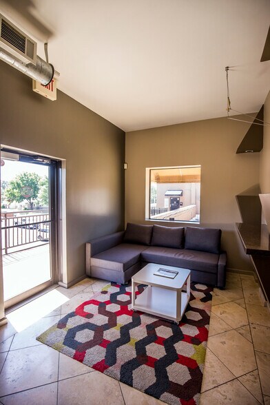 3741 S Peoria Ave, Tulsa, OK à louer - Photo du bâtiment - Image 3 de 13