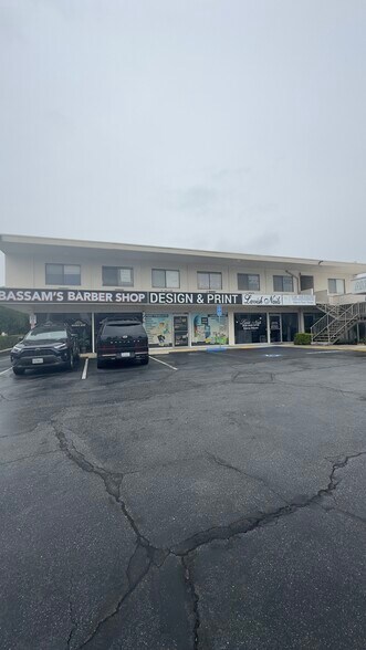 345 W Foothill Blvd, Glendora, CA à louer - Photo principale - Image 2 de 4