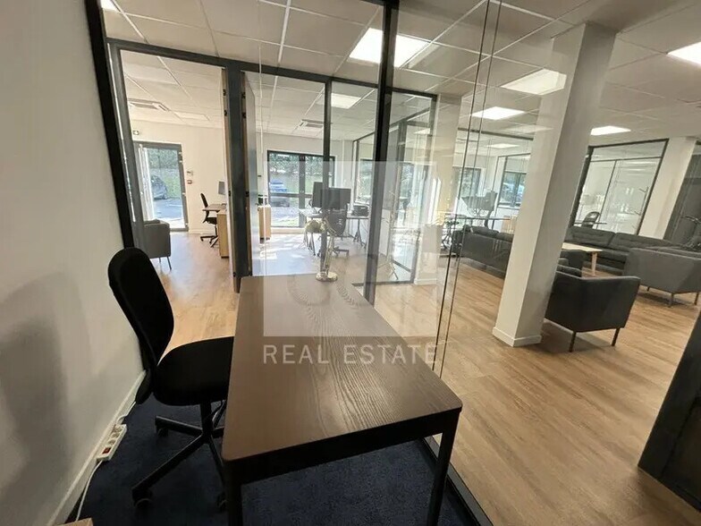 Office in Rillieux-la-Pape for lease - Interior Photo - Image 3 of 11