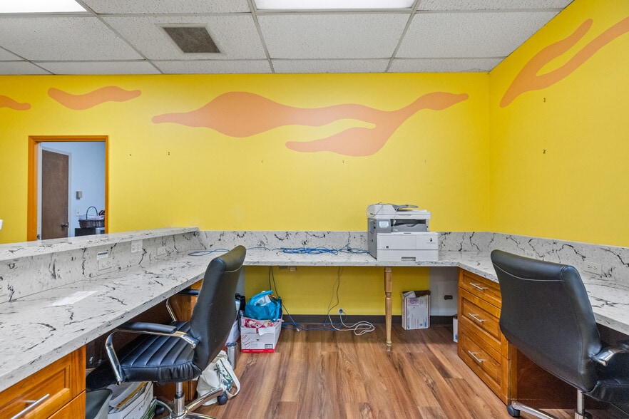 98-1247 Kaahumanu St, Aiea, HI for lease - Interior Photo - Image 3 of 16