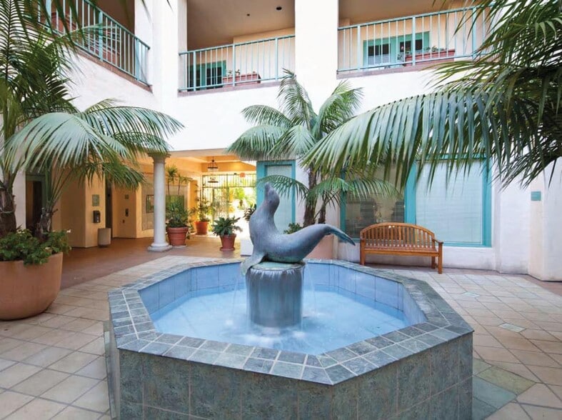 725 Arizona Ave, Santa Monica, CA à louer - Photo du bâtiment - Image 2 de 3