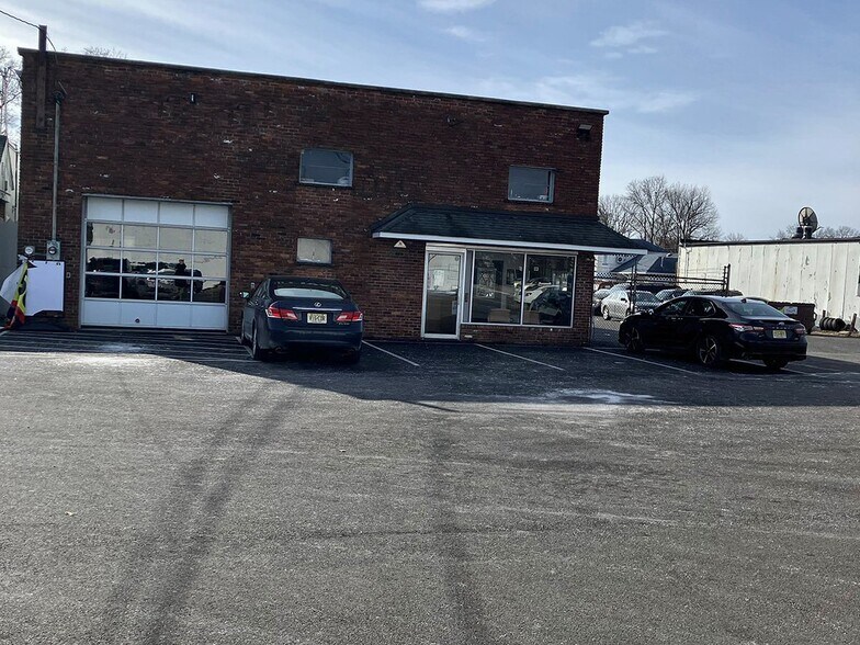 704 Clinton Ave, South Plainfield, NJ à louer - Photo du bâtiment - Image 2 de 5