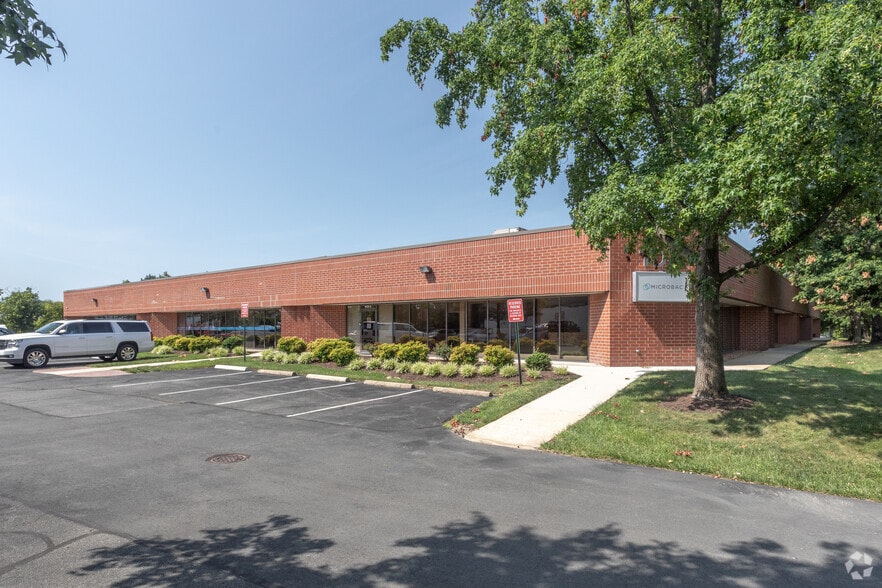 103-105 Carpenter Dr, Sterling, VA for lease - Building Photo - Image 2 of 3