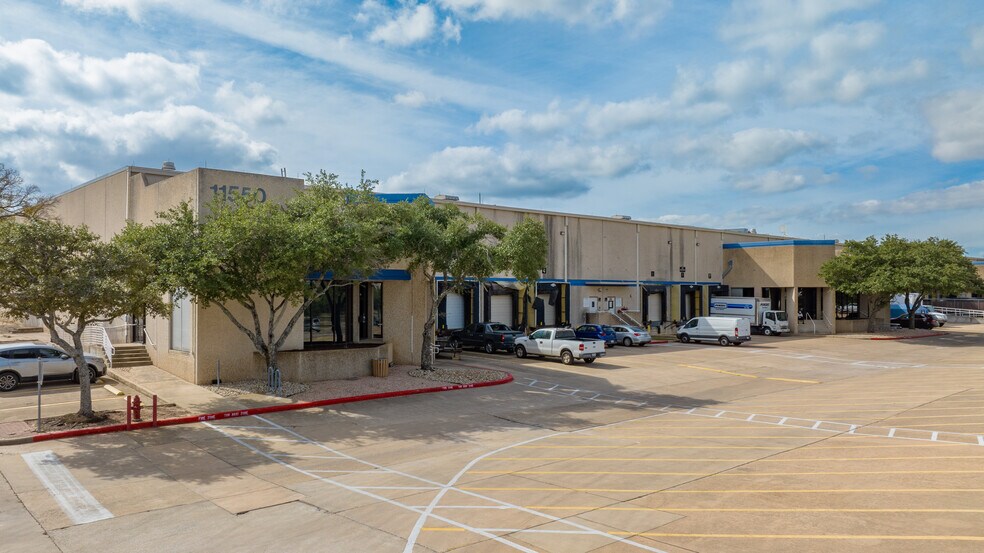 11550 Stonehollow Dr, Austin, TX à louer - Photo du bâtiment - Image 2 de 2