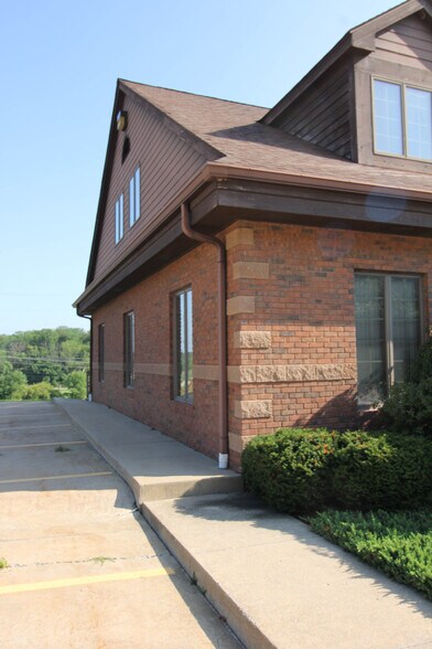 291 N Cleveland Massillon Rd, Akron, OH à vendre - Photo du bâtiment - Image 2 de 19