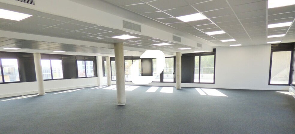 Bureau dans Champs-sur-Marne à vendre - Photo du bâtiment - Image 3 de 4