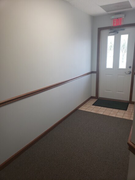 1512 W 96th Ave, Crown Point, IN à louer - Photo du bâtiment - Image 3 de 11