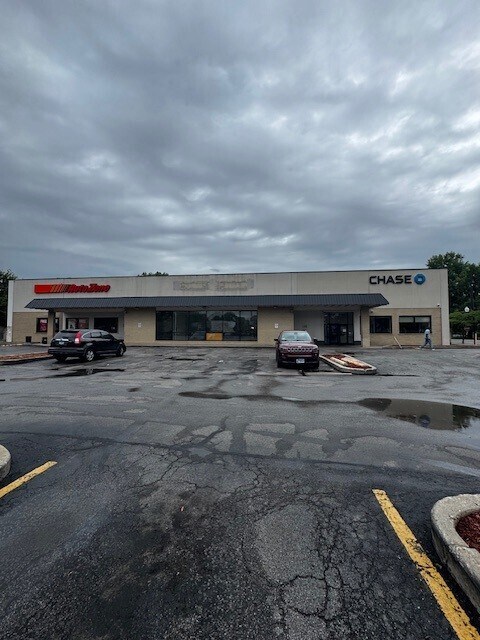 Plus de détails pour 66 E 103rd St, Chicago, IL - Commerce de détail à vendre