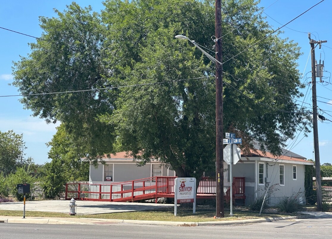 701 S Seguin Rd, Converse, TX for lease Primary Photo- Image 1 of 6