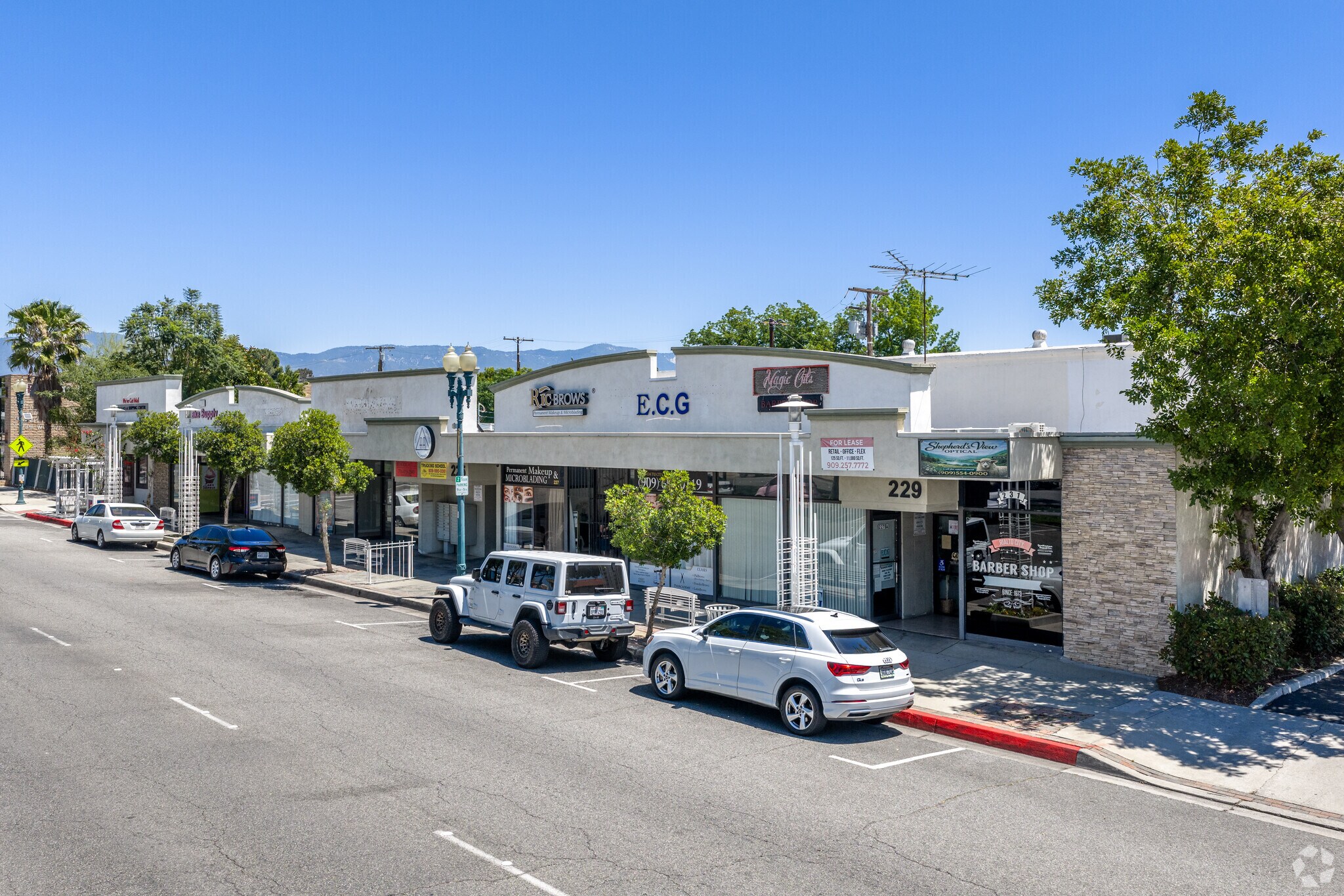 219-231 S Riverside Ave, Rialto, CA à vendre Photo principale- Image 1 de 29