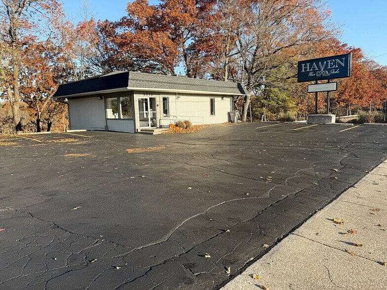 3010 Oakland Dr, Kalamazoo, MI à vendre - Photo du bâtiment - Image 1 de 10
