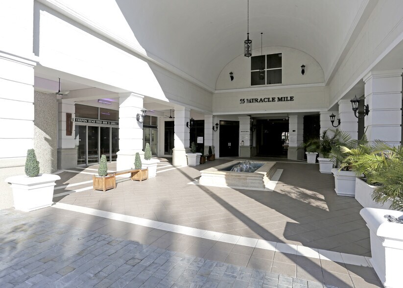 55-67 Miracle Mile, Coral Gables, FL for lease - Building Photo - Image 3 of 10