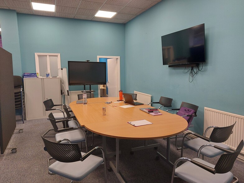 3-9 John Finnie St, Kilmarnock à louer - Photo du bâtiment - Image 3 de 5