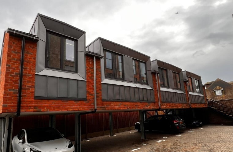 Swaker Yard portfolio of 2 properties for sale on LoopNet.ca - Primary Photo - Image 2 of 2