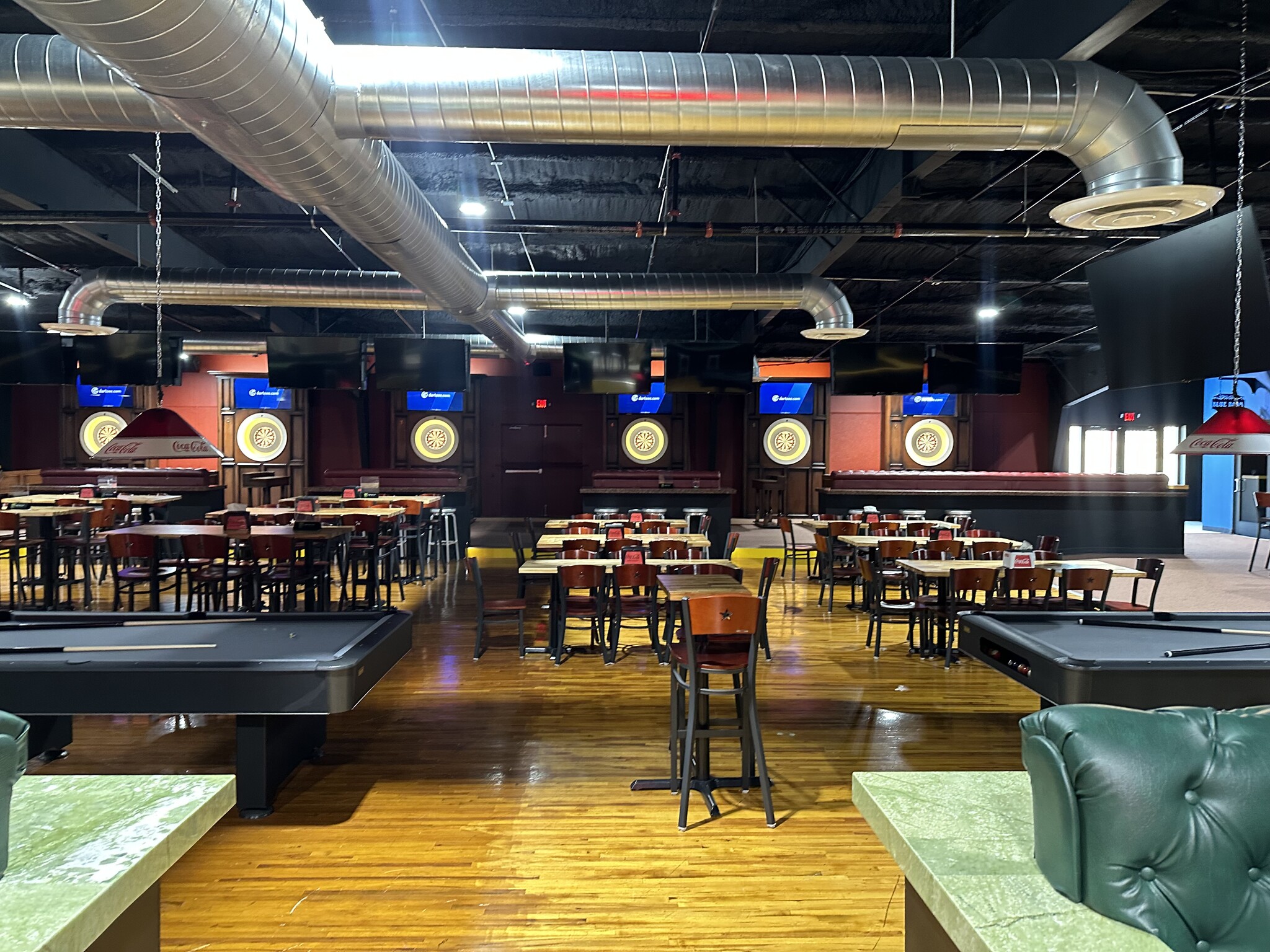 Skate Town Entertainment Venue portfolio of 2 properties for sale on LoopNet.ca Building Photo- Image 1 of 17