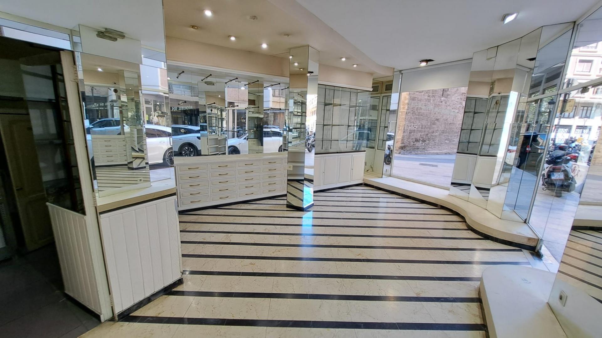 Carrer Vilaragut, 7, València, Valencia for lease Building Photo- Image 1 of 13