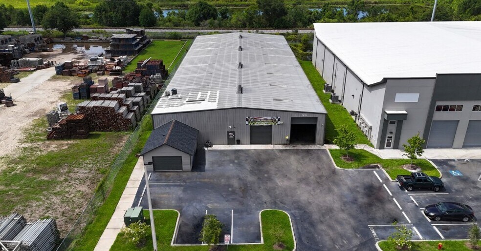 5634 W Linebaugh Ave, Tampa, FL à vendre - Photo principale - Image 3 de 6