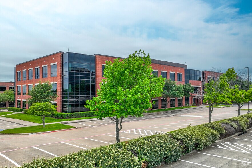 17657 Waterview Pky, Dallas, TX for sale - Building Photo - Image 2 of 4