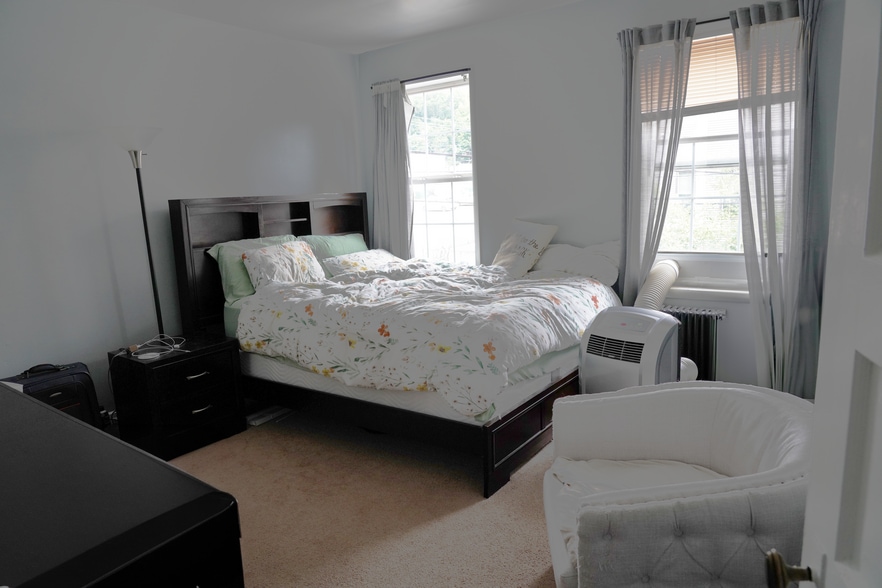 Lawrenceville Townhomes portfolio of 3 properties for sale on LoopNet.ca - Interior Photo - Image 2 of 10