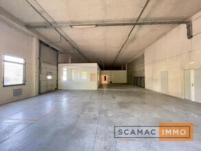 Industrial in Chilly-Mazarin for lease Interior Photo- Image 2 of 4