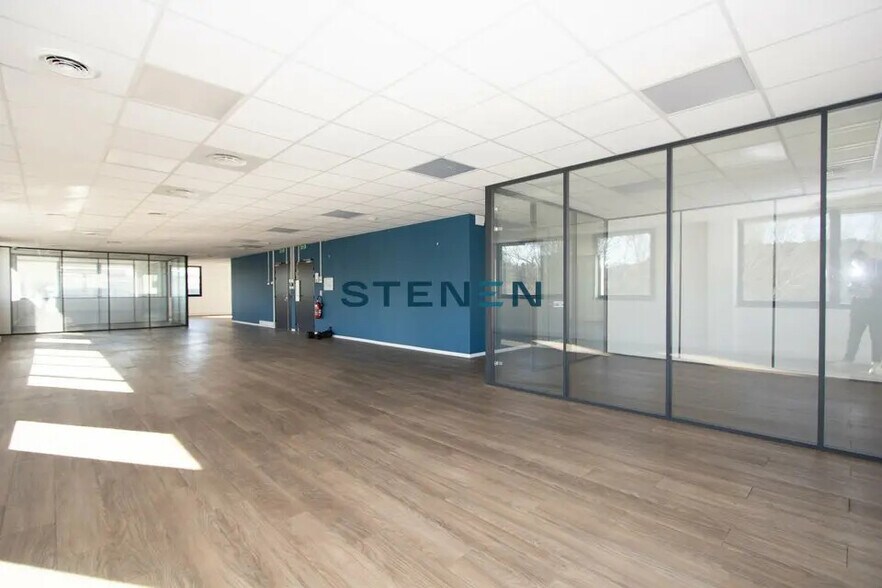 Office in Aix-en-Provence for lease - Interior Photo - Image 2 of 8