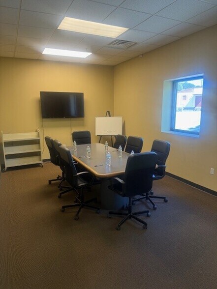 2723 Apple Valley Rd NE, Atlanta, GA à louer - Photo du bâtiment - Image 3 de 6