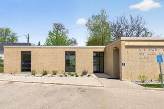 100 E First St, Big Rock, IL à louer Photo intérieure- Image 1 de 17