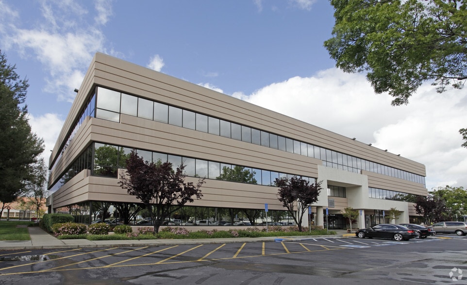 7600 Dublin Blvd, Dublin, CA for lease - Building Photo - Image 2 of 7