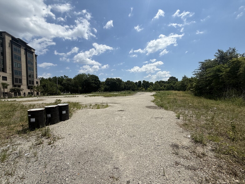 1300 Meeting Street Rd, North Charleston, SC for lease - Building Photo - Image 2 of 6