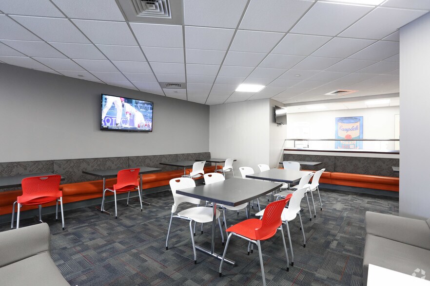 175 Capital Blvd, Rocky Hill, CT for lease - Interior Photo - Image 2 of 19